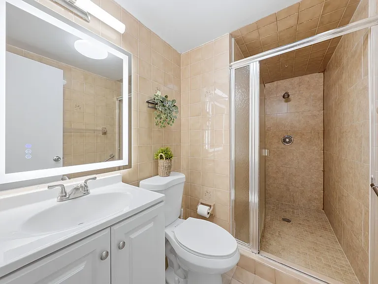 305 W 68th St #206 — Photo 11