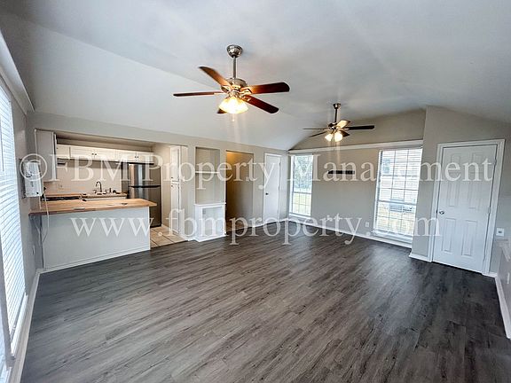 5th image of 105 E Margurite Ln