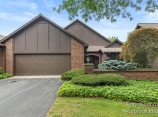 6051 N Gatehouse Dr SE, Grand Rapids, MI 49546