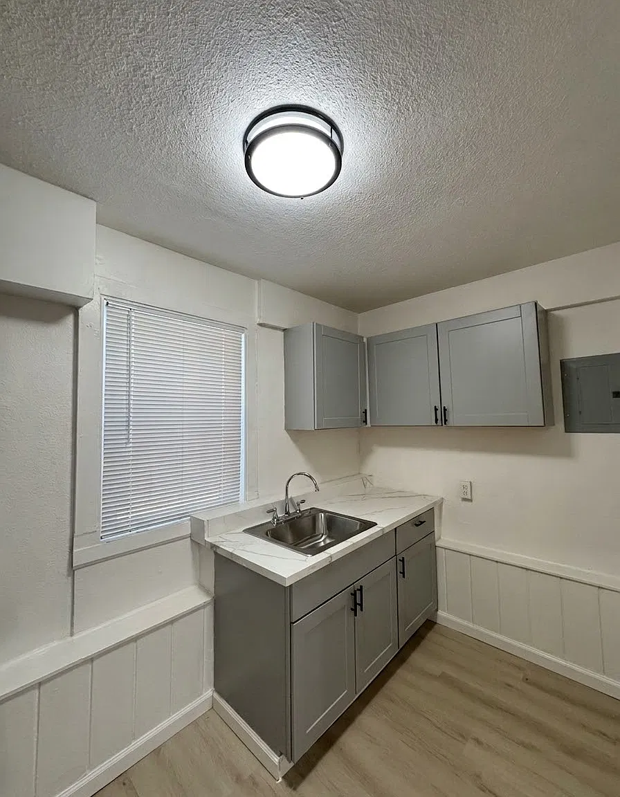 Studio, 410 sqft, $1,220 — Photo 1