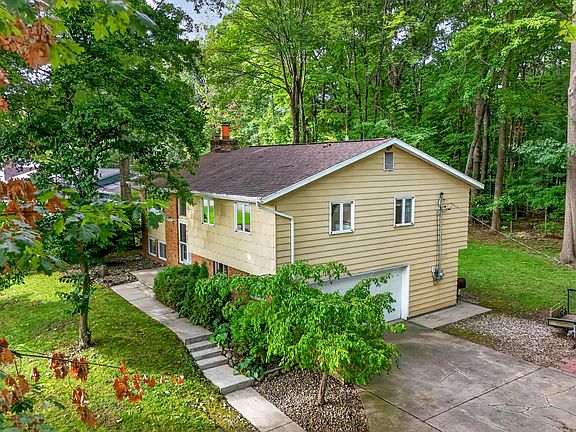 2nd image of 991 Cheboygan Dr