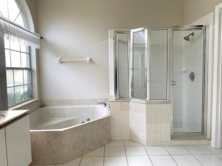 2435 Shoal Creek Ct — Photo 2