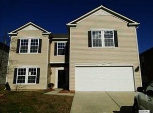 8607 Herons Pond Ct, Charlotte, NC 28278