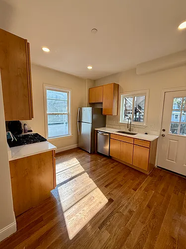122 Chestnut St Photo 1