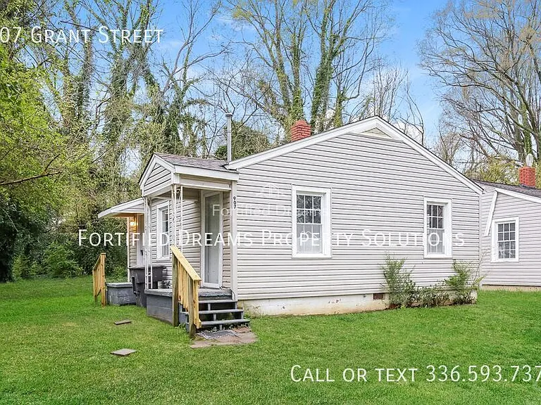 907 Grant St — Photo 2