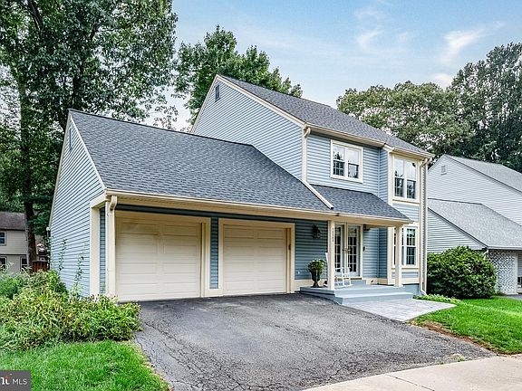 2nd image of 10008 Beacon Pond Ln