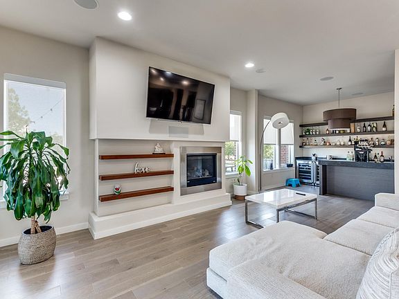 3rd image of 688 Benalla Dr