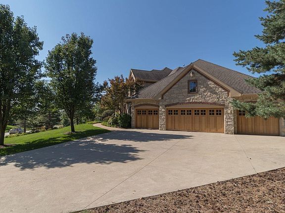 2nd image of 1545 Glen Oaks Dr