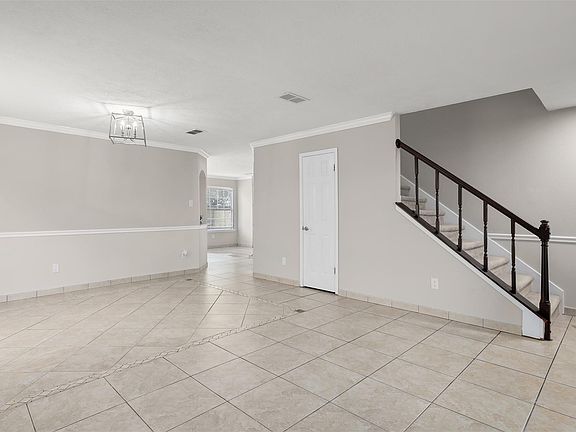 4th image of 602 Oak Briar Dr