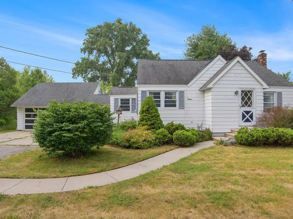 8446 W 48th St, Fremont, MI 49412