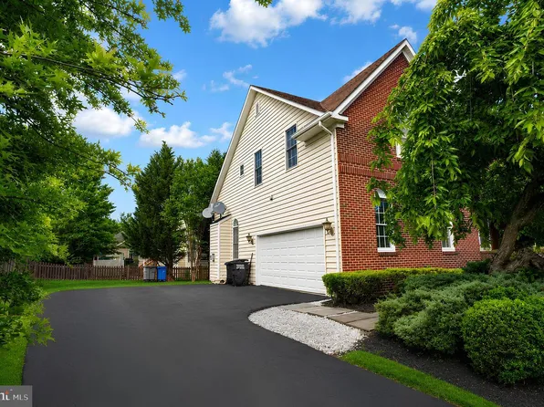 42848 Sidney Pl, Ashburn, VA 20148