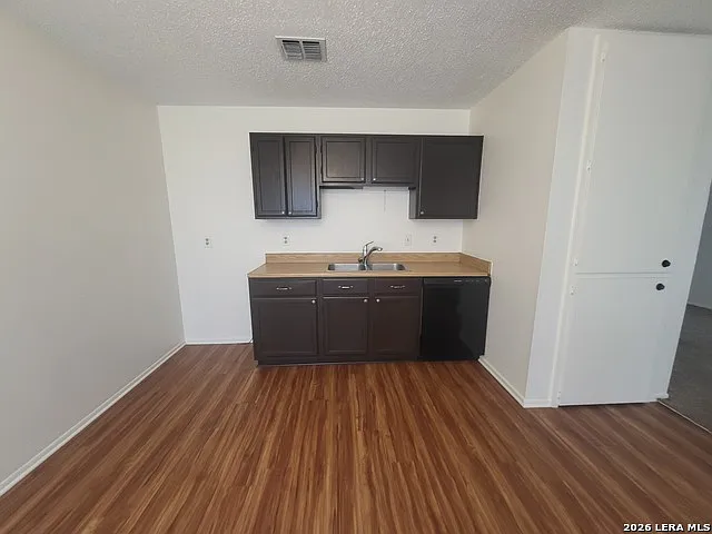 4 bed, 2.0 bath, 1743 sqft, $1,650 — Photo 4
