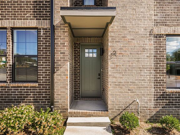 5th image of 2000 S Hamilton Rd #2