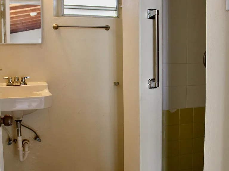 40 Jg La Grange We St — Photo 16