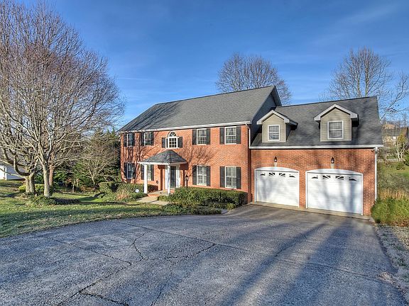 2nd image of 1229 Olde Oaks Dr