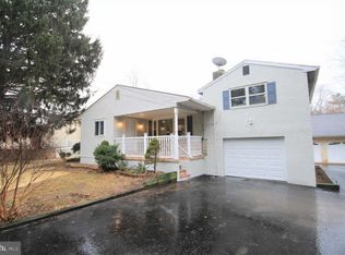 1042 Almshouse Rd, Ivyland, PA 18974