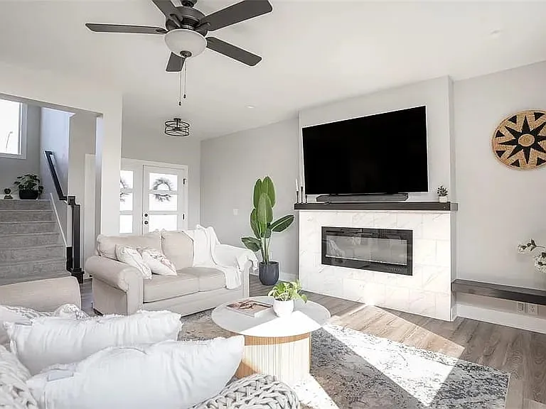 3217 Lakeview Dr SE — Photo 2