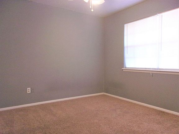 5th image of 700 NW 17th St APT 12