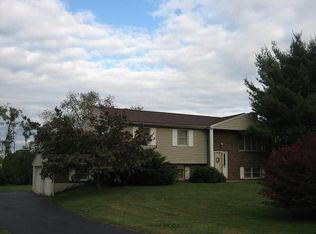12 Country Ln, Pottstown, PA 19465