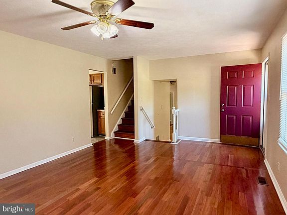 4th image of 220 Tanglewood Ln