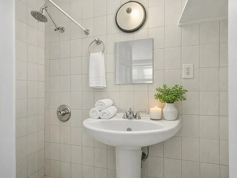 28 Stevens St #E — Photo 13