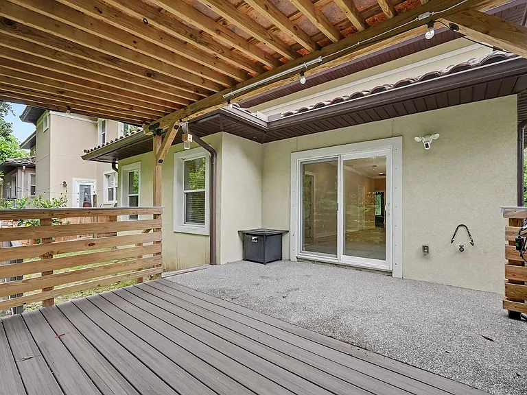 490 Soundview Ct — Photo 43