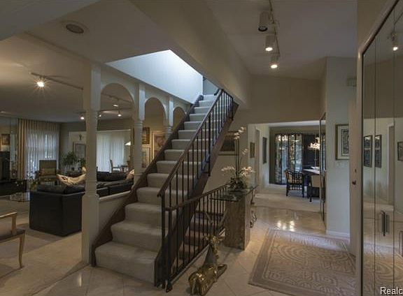 3rd image of 25522 Livingston Cir