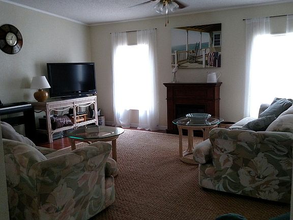3rd image of 768 Forest Ln