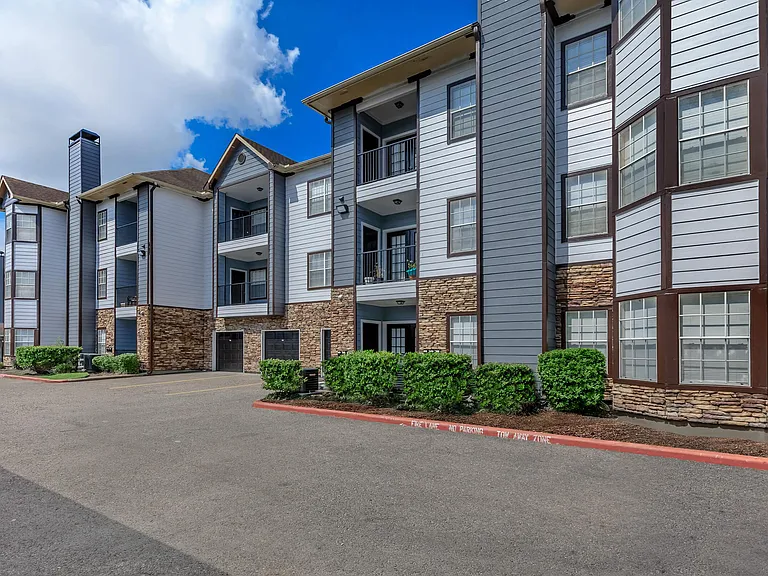 Residence at Westchase — Photo 16