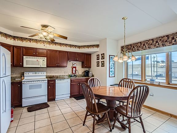 3rd image of 5500 W 115th St #201