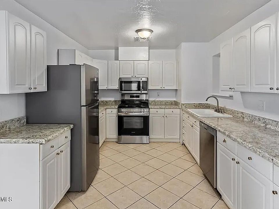 1st image of 1372 W 15TH Street