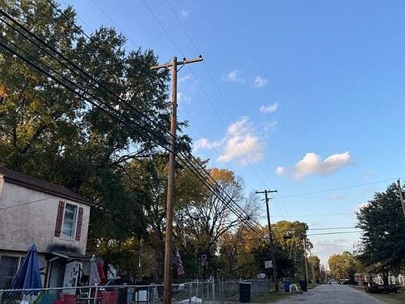 5th image of 2935 Woodford St