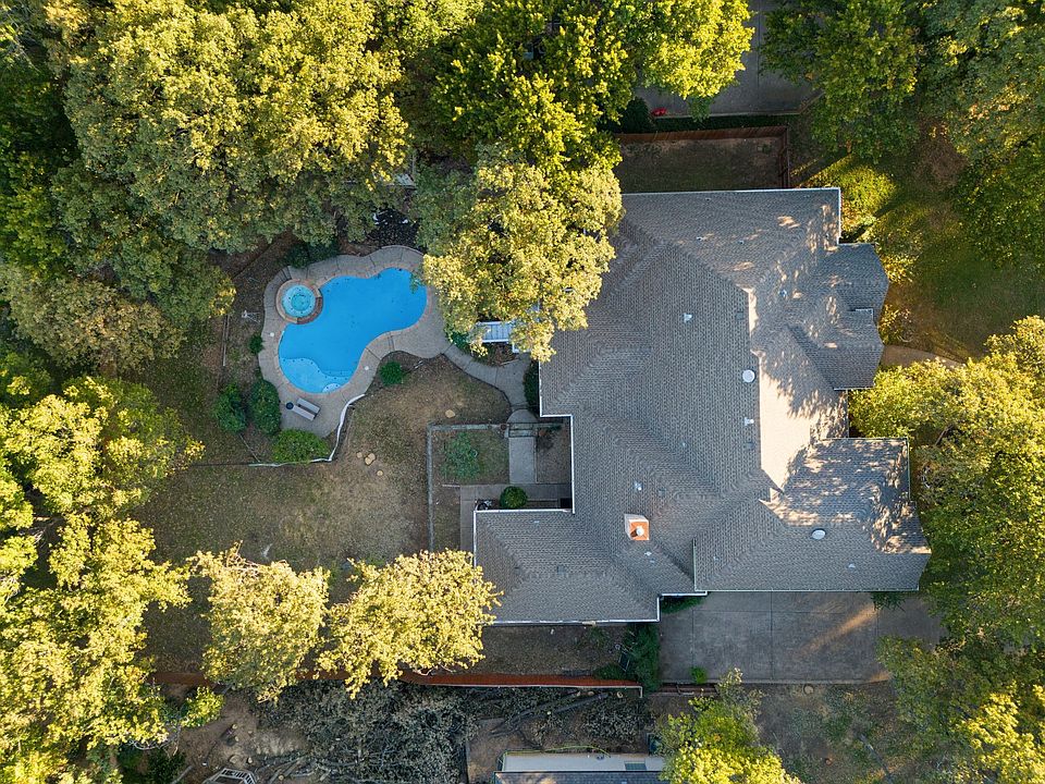 1st image of 605 Royal Ln