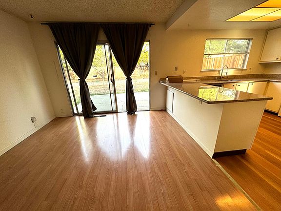 3rd image of 42442 Paseo Padre Pkwy