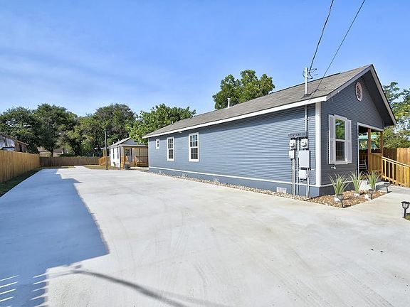 3rd image of 1006 Center St Unit 1