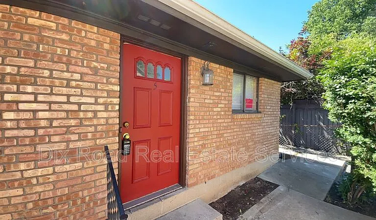 5 N Sutphin — Photo 1
