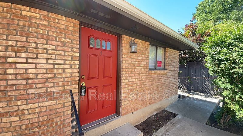 1st image of 5 N Sutphin St