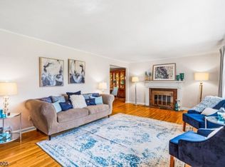 917 Lamberts Mill Rd, Westfield, NJ 07090