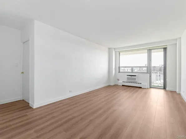 61-15 97 #14E, Rego Park, NY 11374