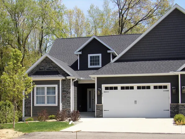 1174 Lochaven Cir #8A, Hillsdale, MI 49242