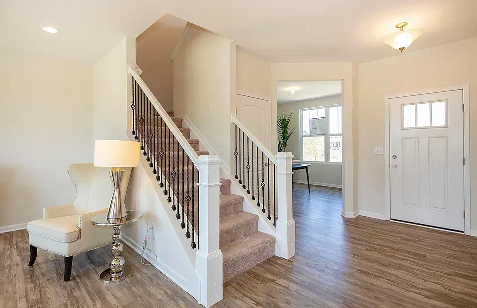 3 bed, 2376 sqft, $3,100 — Photo 3