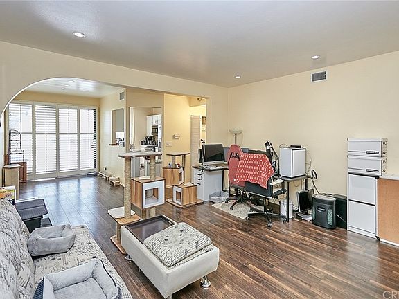 3rd image of 7211 Cozycroft Ave Unit 22