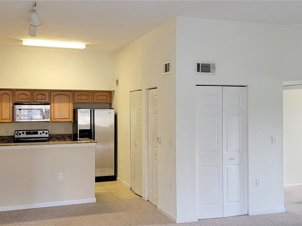 1st image of 231 SW Palm Dr APT 202
