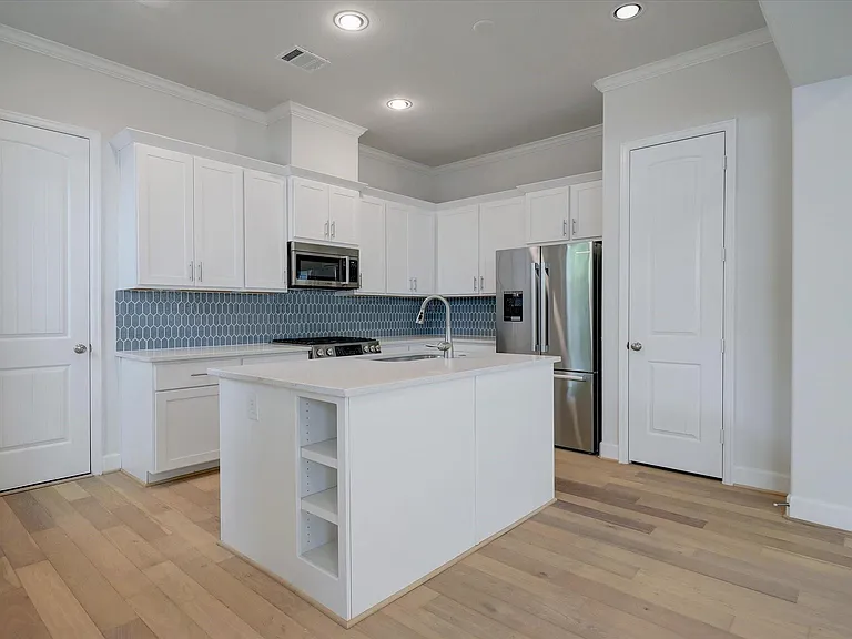945 Wakefield Dr — Photo 5