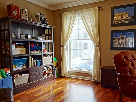5th image of 100 Parker Ave Unit 27