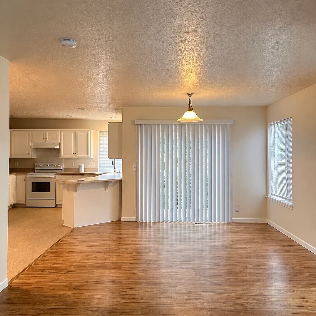 2 bed, 2.5 bath, 1670 sqft, $2,100 — Photo 3