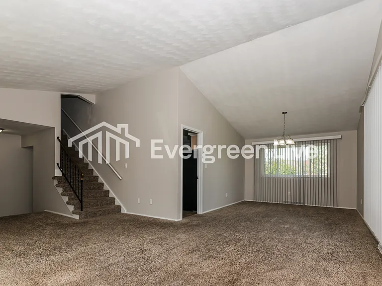 320 Blairwood Dr — Photo 4