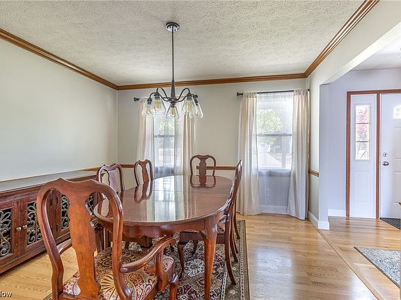5th image of 680 Camden Ln