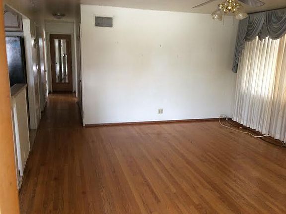 3rd image of 1205 Paddington Way