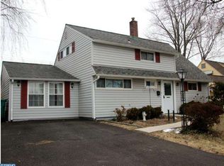 20 Geranium Rd, Levittown, PA 19057